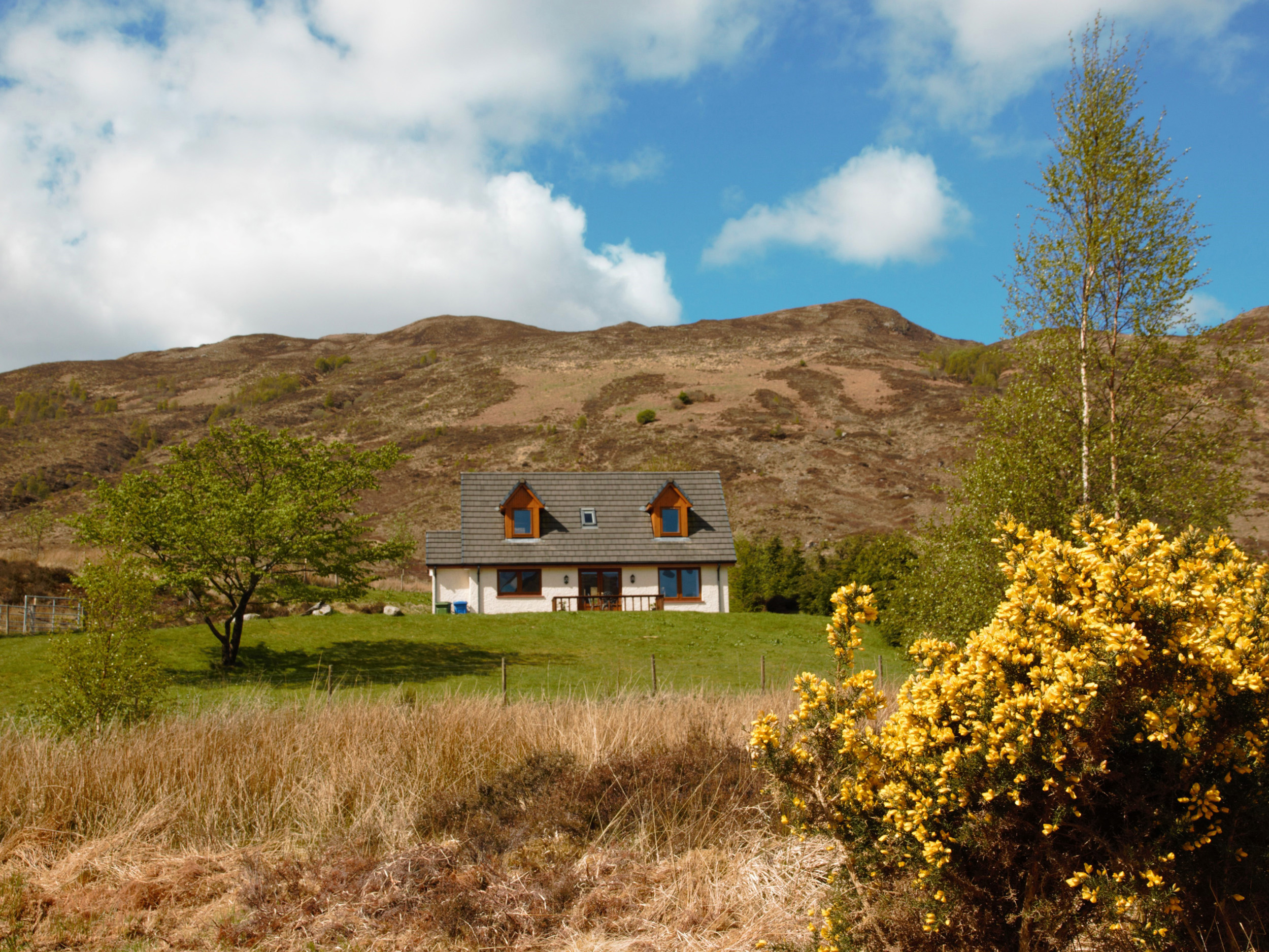 Cottage With Mountain View