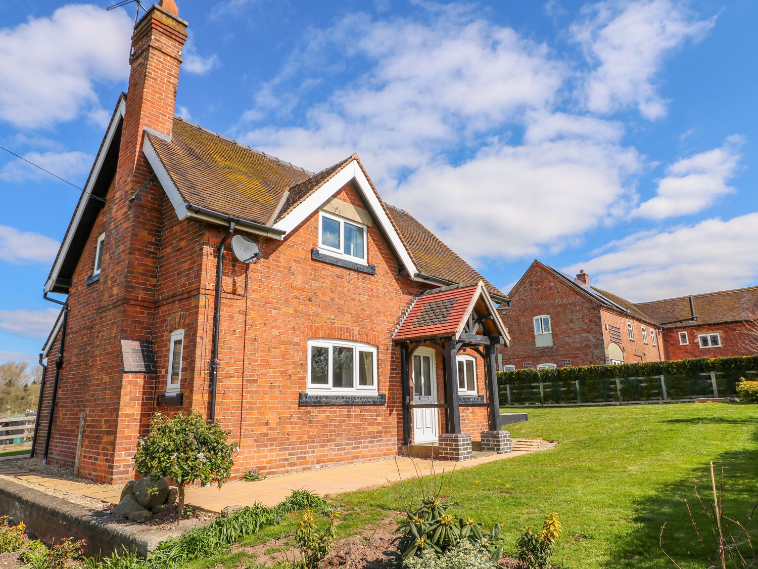 Ardsley Cottage - Longford Hall Farm Holiday Cottages