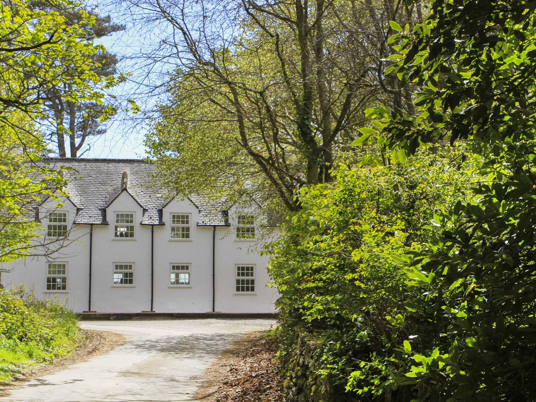 Cottage With Garden